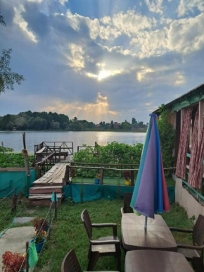 LakeSide Homestay Srinagar